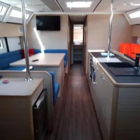 Hotel en barco Polina I